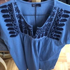 Gap short sleeved shirt